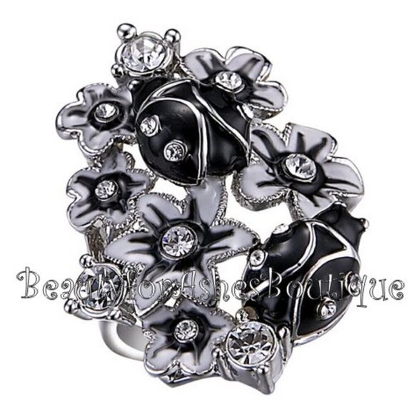Womens Enamel Ladybug Black and White Wonderland Chunky Flower Floral Ring Sz 8 - Picture 1 of 2